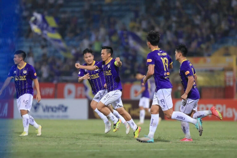 Loạt đội bóng V-League Việt Nam gửi “tấm lòng vàng” tới người dân vùng lũ