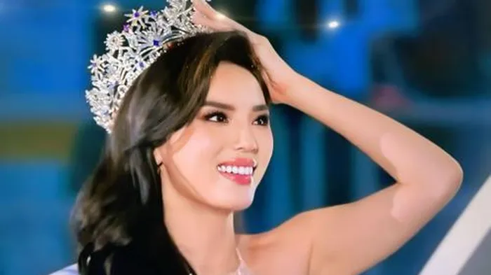 Tranh cãi chuyện Miss Universe Vietnam tổ chức giữa mùa bão lũ