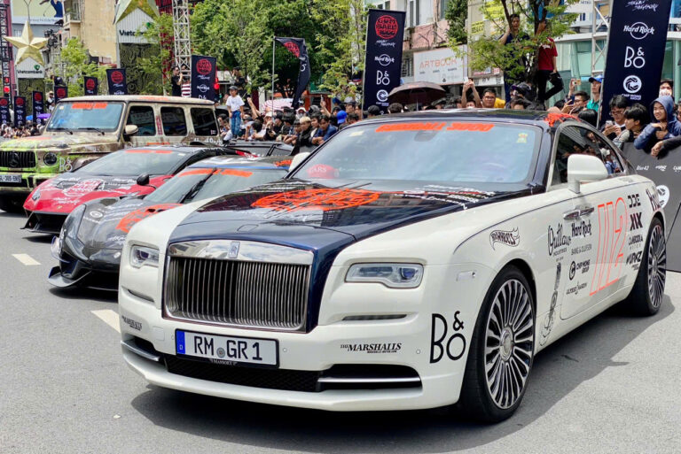 Soi giá siêu xe Rolls-Royce, Koenigsegg, Ferrari…tại Gumball 3000